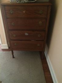vintage 4 drawer chest of drawers