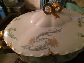 tureen in the Havilland Schleiger pattern