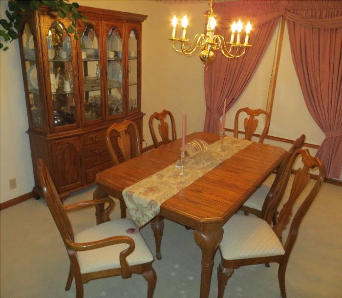 Classic Oak Dining Room Set PERFECT SHAPE!