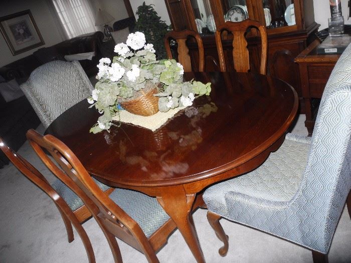 Pennsylvania House dining table, six chairs, two leaves