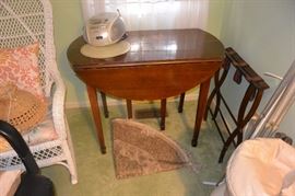 Drop leaf with center leaf