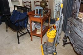 Dyson vacuum, wash stand