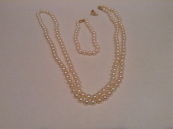 14K Clasp Pearl Necklace and Matching Bracelet. Just Restrung.