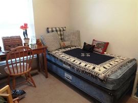 Twin trundle bed with mattresses
