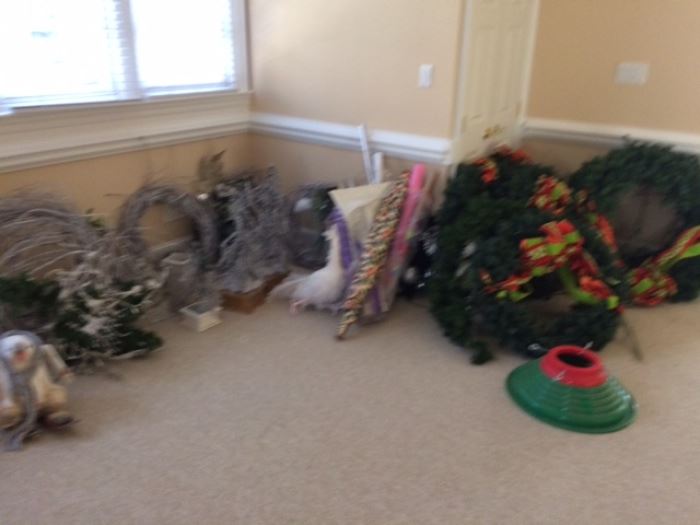 Large wreaths, small wreaths, lots of items!