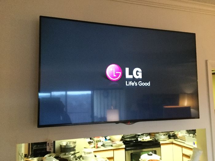 55" LG FLAT SCREEN TV