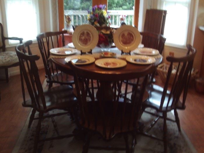 Vintage Dining Room Table with 6 Chairs & 2 Leaves