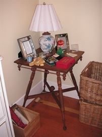 Oak Eastlake spindle table