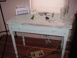 Shabby desk