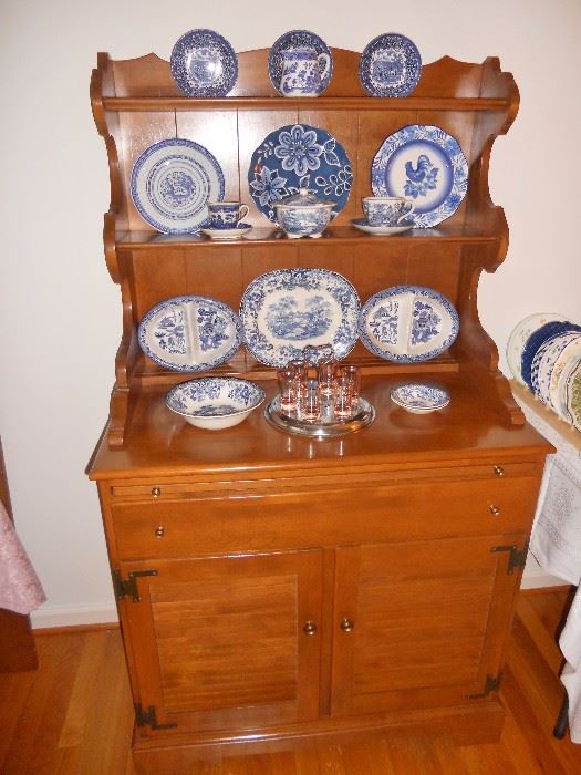 Ethan Allen maple hutch