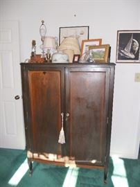 Antique 2 door wardrobe