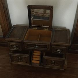 Jewelry box