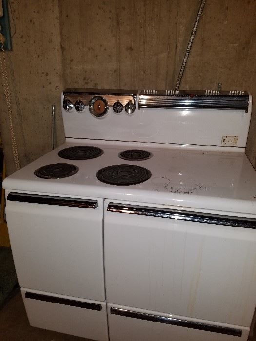 1957 Deluxe Liberator;  Large Master Oven, 21 inches wide. Great Condition!
