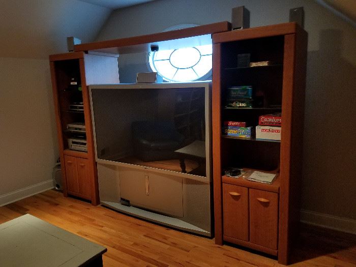 Wall unit and wide-screen TV