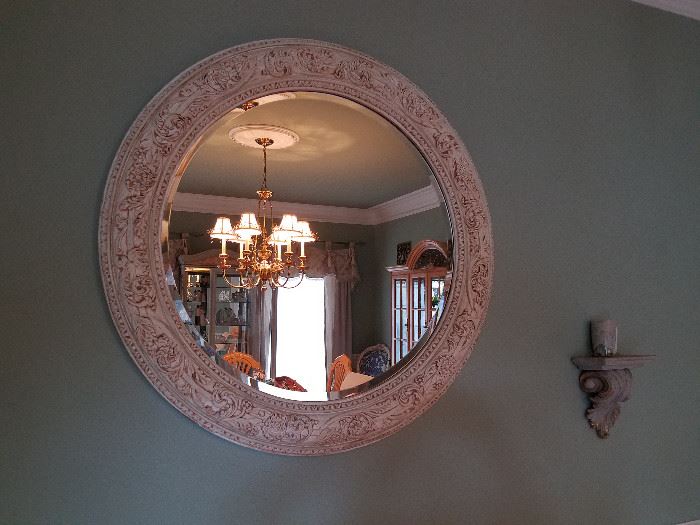 Round mirror
