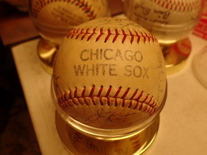 1975 Chicago White Sox Chuck Tanner and team autographed baseball