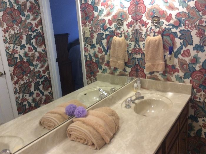 Towels, etc in bathroom