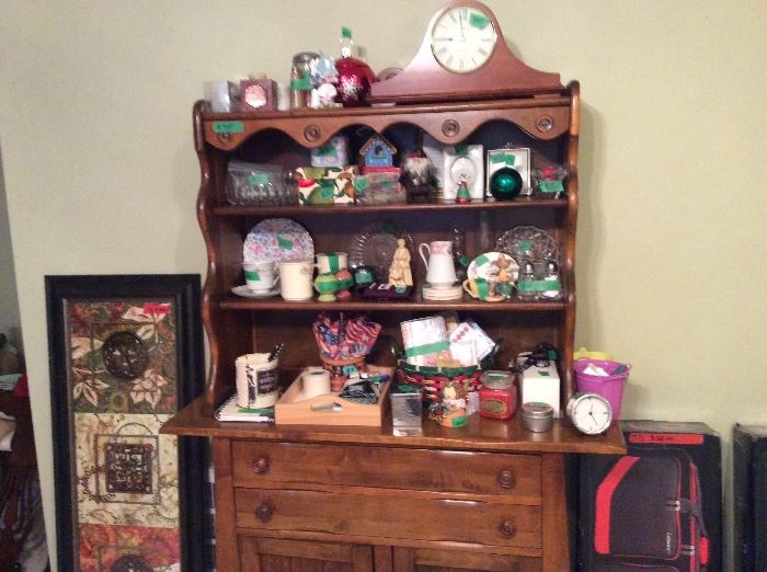 Lots of smalls and a Howard Miller Mantle Clock