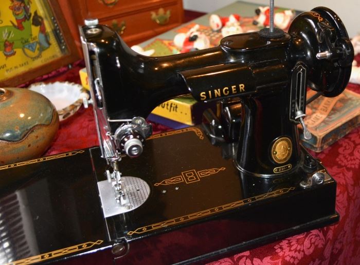Singer Featherweight Sewing Machine - Model 221