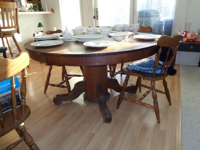 vintage round oak table