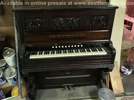 Pump organ