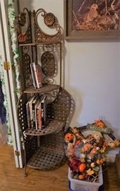 Metal corner shelf