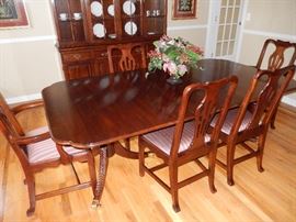 Statton Dining Room Set   Mint Condition