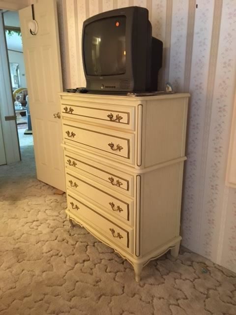 French provincial bedroom furniture