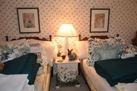 Pair of twin beds and bedding (The green blankets are sold)
