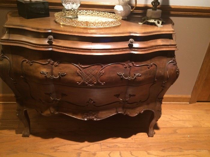 Beautiful Italian Bombay Commode 