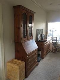 Oak secretary and chest of drawers 