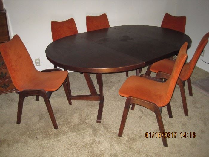Midcentury Style Dining Table with One Leaf and 6 "scoop" style chairs