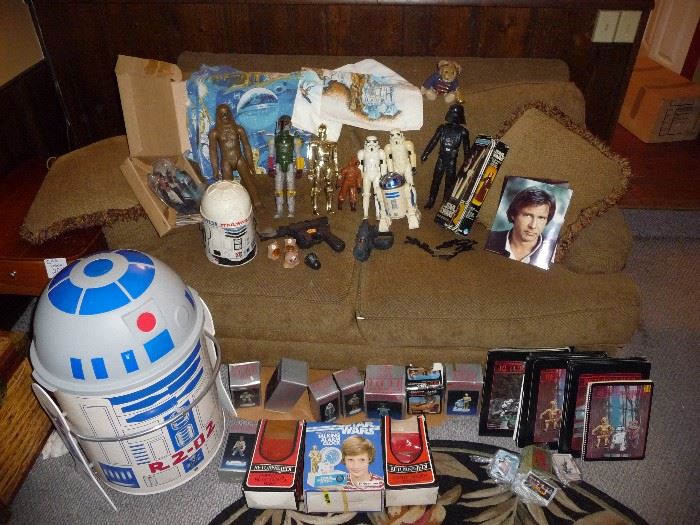 star wars 12 inch action figures / sheet set /  r2d2 toy chest / many items in the box