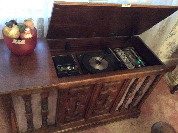 Cabinet stereo