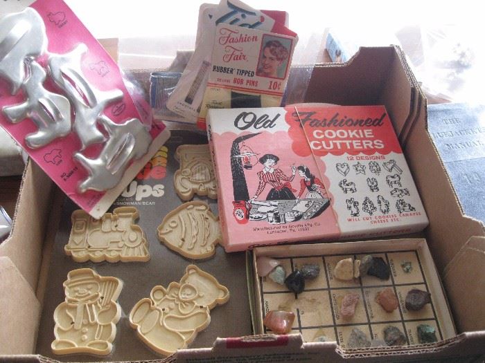 Many vintage cookie cutters