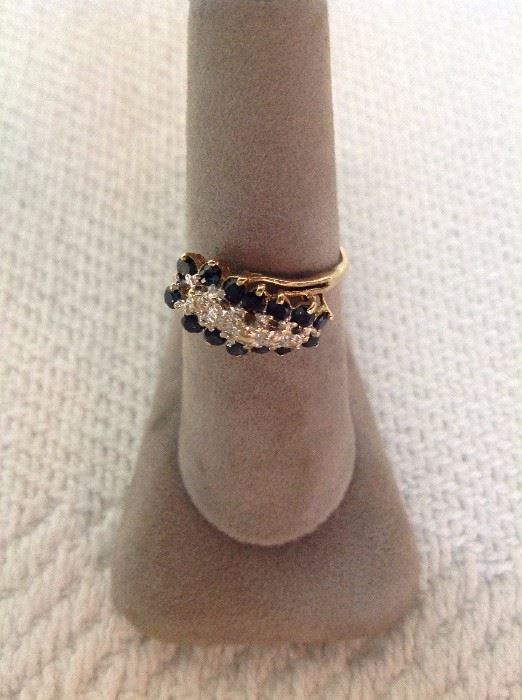 10K gold Ladies dark blue stone ring. Size 7