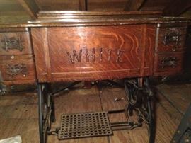 sewing piece... no sewing machine, just the case