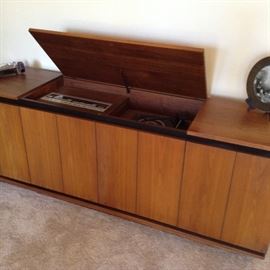 VINTAGE MID CENTURY MODERN 
BARZILAY CREDENZA!  THE VALUE IS IN THE FURNITURE NOT THE SANYO STEREO.  BARZILAY WAS AN AMERICAN COMPANY THAT MADE CUSTOM UNITS.
