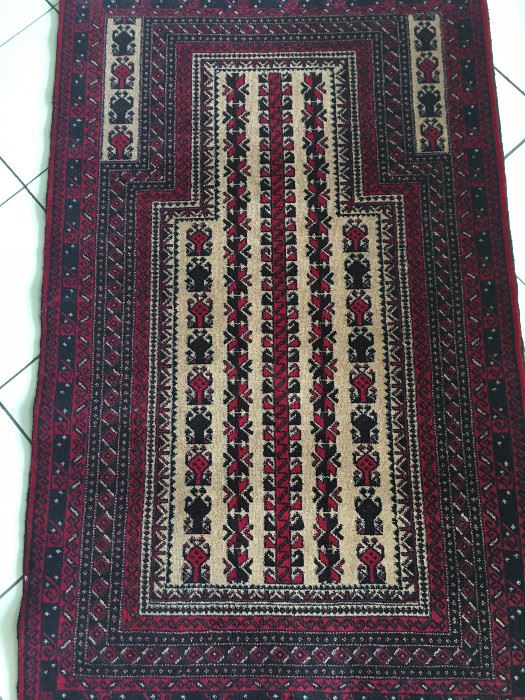 Hand knotted oriental wool rug