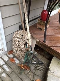 Porcelain garden stool