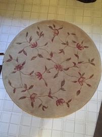 round rug