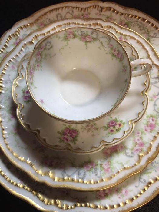 Haviland Limoges Scleiger 340, Double Gold Rimmed, Bluedrop, Pink Rose Fine China. Over 100 pieces. Absolutely Stunning Set!