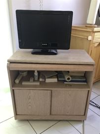 TV stand and flatscreen TV