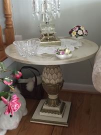 Round pedestal end table with marble top (shabby chic!!!)