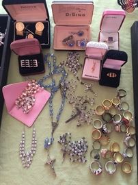 Costume jewelry. Cuff links