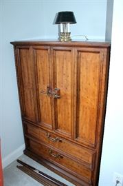 Drexel full / queen bed with mattress / boxsprings, 2 nightstands, dresser with mirrors, and chest