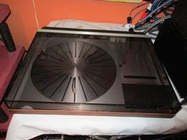 Bang & Olufson, Beogram 4002 turntable