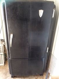 Early 20th Century Hot Point Refrigerator in awesome working condition.