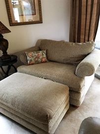 Lazyboy - turns into twin bed