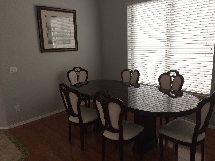 Beautiful  dining room table and chairs 